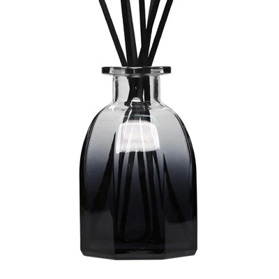 ブラックのディフューザーボトル